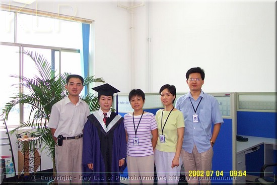KLP Graduates Received Degrees(2002b).jpg