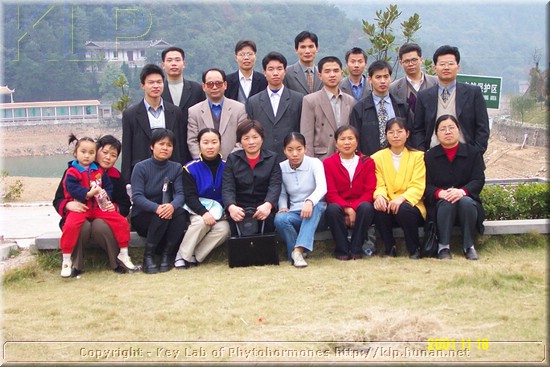 Part of KLP Lab crew(2001).jpg